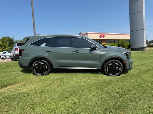 Certified 2025 Kia Sorento EX AWD/4WD image 2