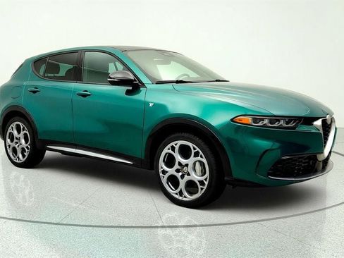 Used 2024 Alfa Romeo Tonale Ti w/ Premium Interior Package AWD/4WD image 3