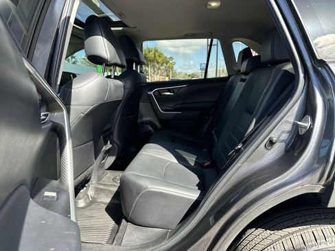 Used 2022 Toyota RAV4 XLE Premium image 18
