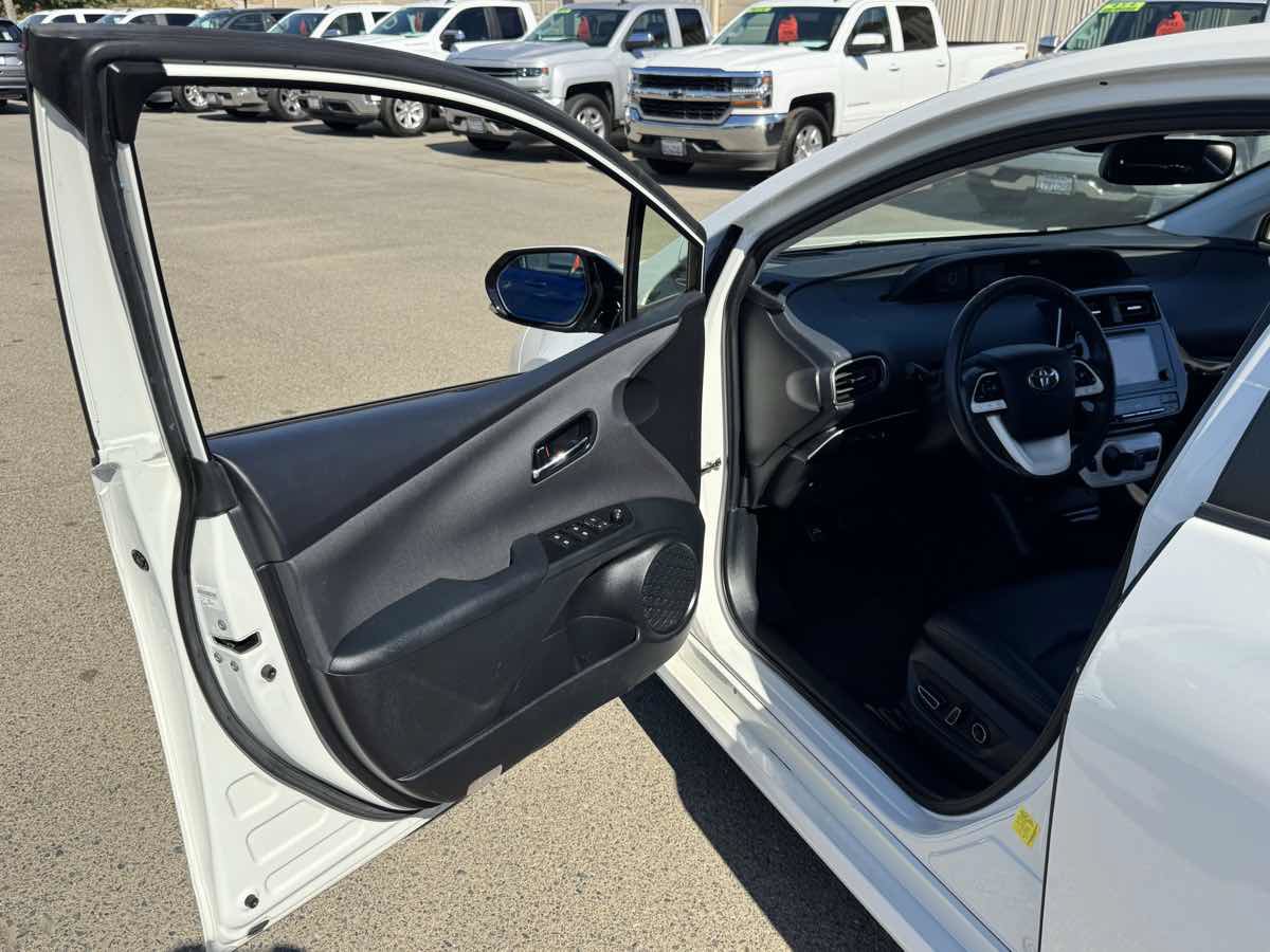 Used 2017 Toyota Prius Four w/ Advanced Technology Package FWD image 22
