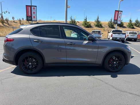 Used 2019 Alfa Romeo Stelvio Ti Sport w/ Quick Order Package 22S Sport AWD/4WD image 5