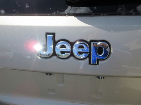 Used 2014 Jeep Grand Cherokee Limited RWD image 9