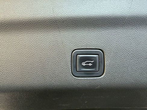 Used 2022 GMC Yukon SLT image 11