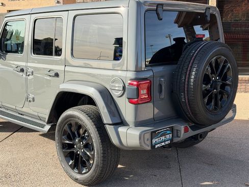 Used 2023 Jeep Wrangler Unlimited Sahara image 14