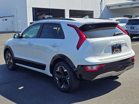 New 2026 Kia Niro Wind FWD image 3