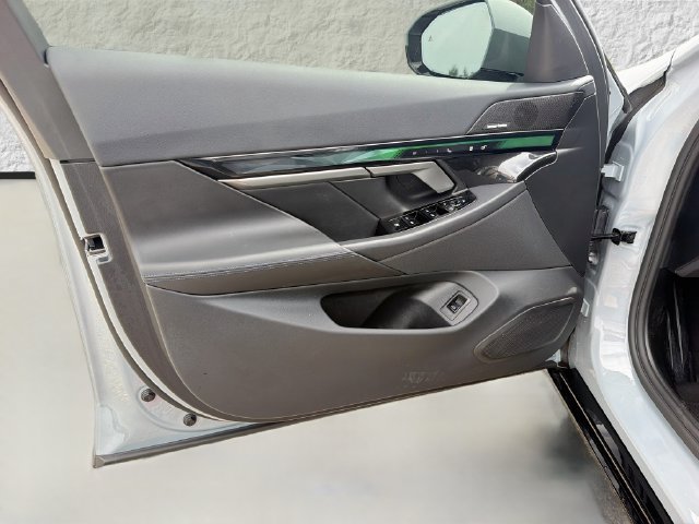 Used 2026 BMW i5 eDrive40 w/ M Sport Package RWD image 21