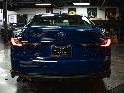 Used 2025 Toyota Camry SE image 6