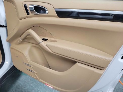 Used 2012 Porsche Cayenne image 40