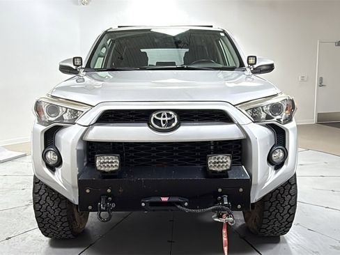 Used 2016 Toyota 4Runner SR5 image 2