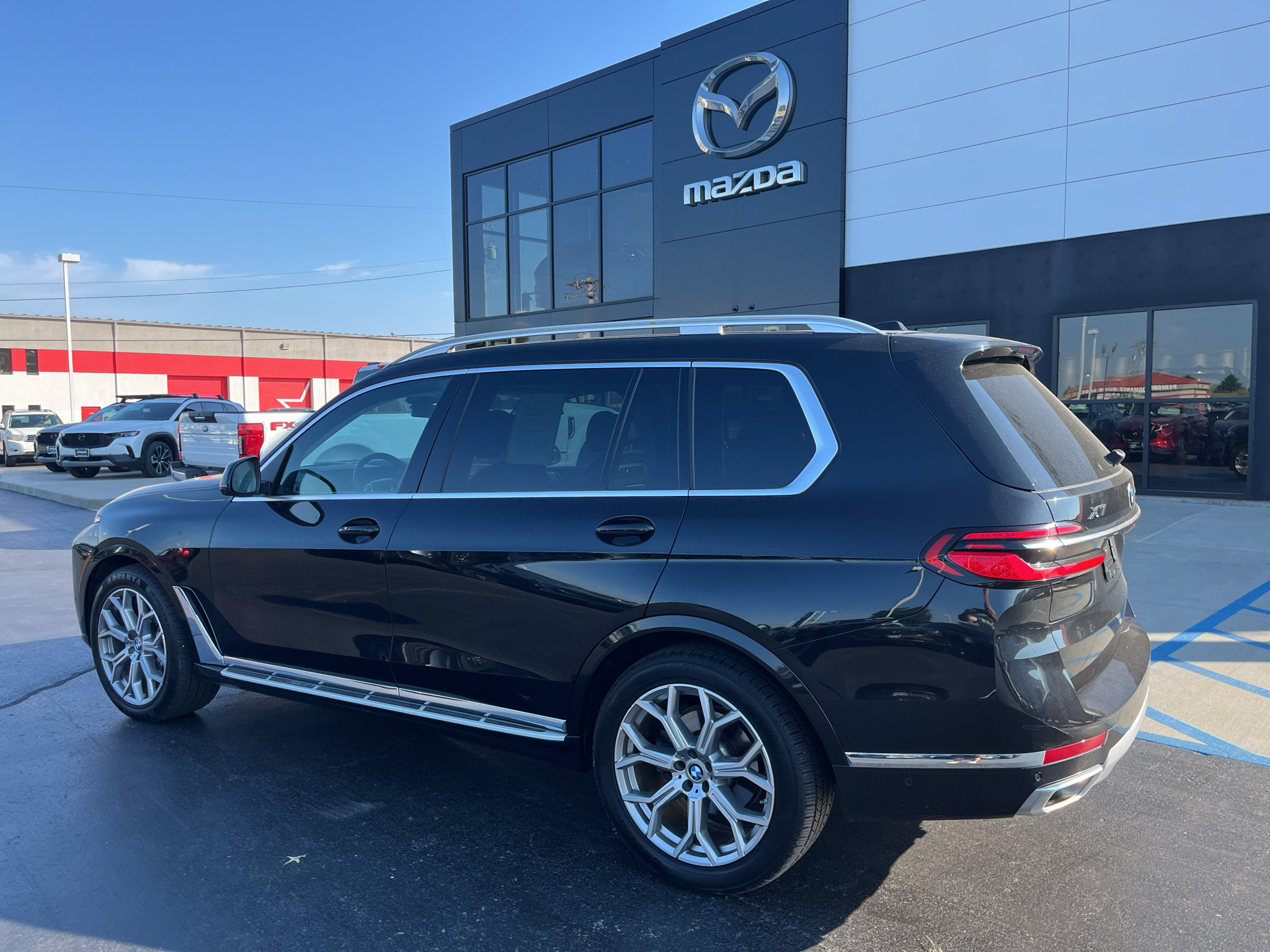 Used 2025 BMW X7 xDrive40i AWD/4WD image 3