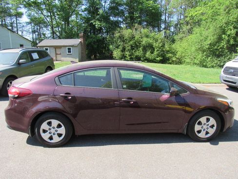 Used 2017 Kia Forte LX FWD image 4