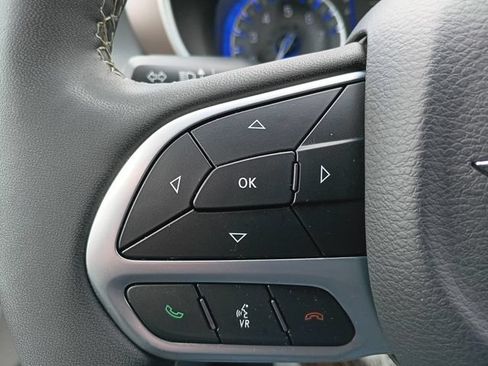 Used 2023 Chrysler Voyager LX FWD image 3
