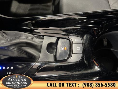 Used 2021 Toyota C-HR XLE image 31