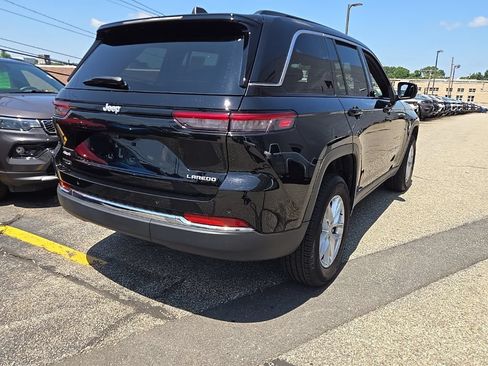 Certified 2025 Jeep Grand Cherokee Laredo X w/ Luxury Tech Group I AWD/4WD image 9