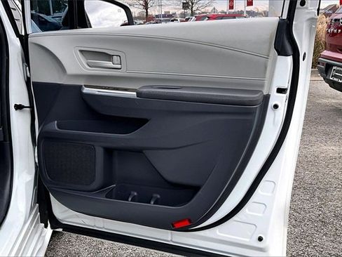 Used 2023 Toyota Sienna LE image 28
