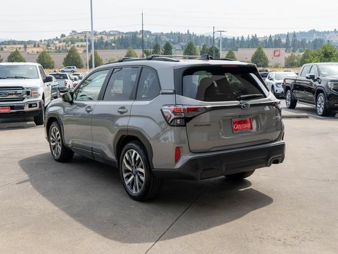 Used 2025 Subaru Forester Touring AWD/4WD image 5