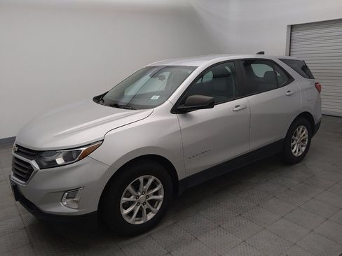 Used 2020 Chevrolet Equinox LS FWD image 2