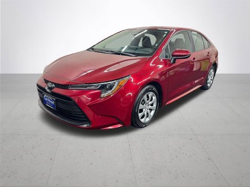 Used 2024 Toyota Corolla LE image 2