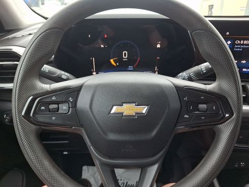 Used 2025 Chevrolet TrailBlazer LS AWD/4WD image 17