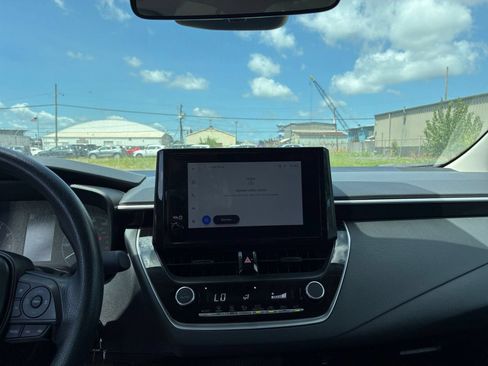 Used 2025 Toyota Corolla LE FWD image 16
