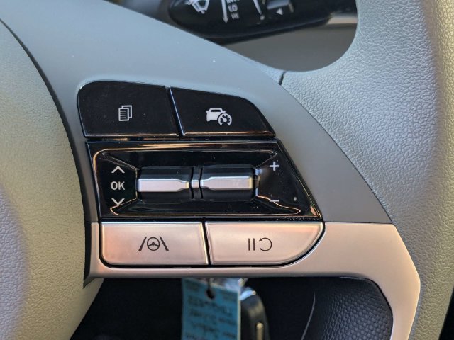 Used 2026 Hyundai Elantra SE FWD image 24