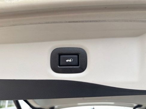 Used 2016 Nissan Rogue SV w/ SV Premium Package AWD/4WD image 7