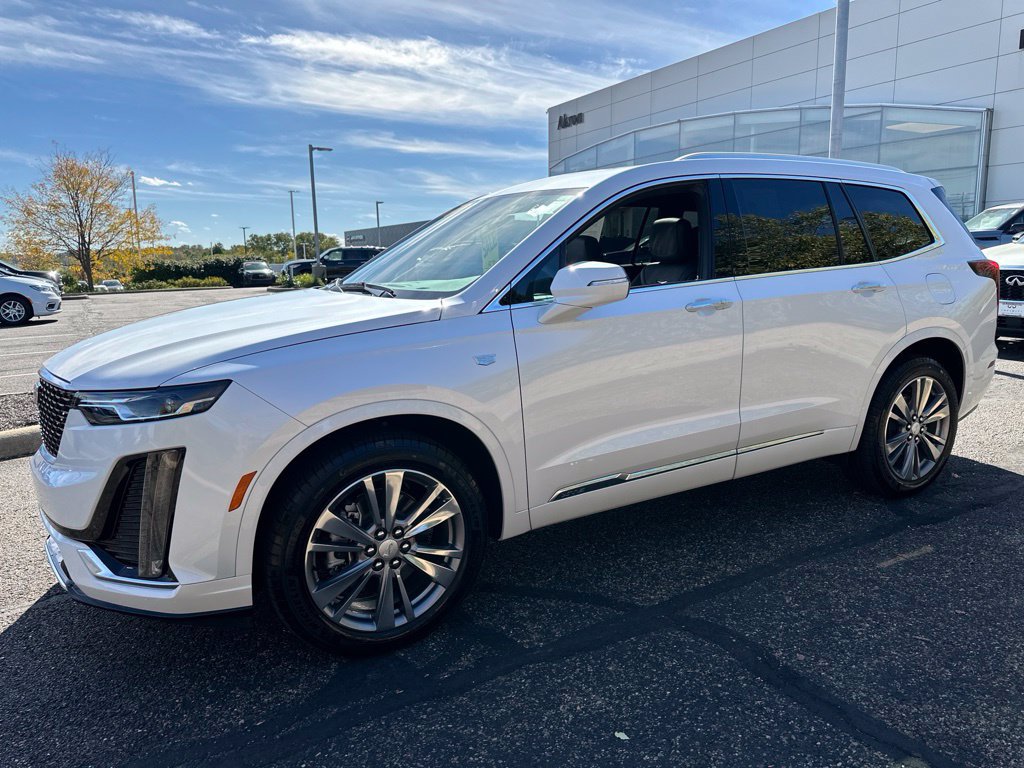 Used 2025 Cadillac XT6 Premium Luxury w/ LPO, Floor Liner Package AWD/4WD image 9