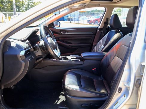Used 2023 Nissan Altima 2.5 SR w/ SR Premium Package FWD image 7