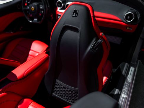 Used 2015 Ferrari California T image 24