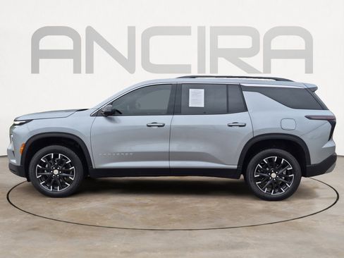 Used 2025 Chevrolet Traverse LT w/ Sun and Wheel Package FWD image 7