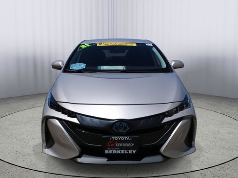 Used 2021 Toyota Prius Prime XLE FWD image 3