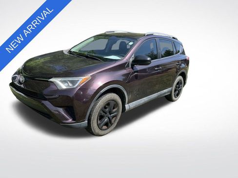Used 2018 Toyota RAV4 LE FWD image 7