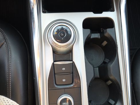 Used 2022 Ford Explorer XLT w/ Equipment Group 202A AWD/4WD image 19