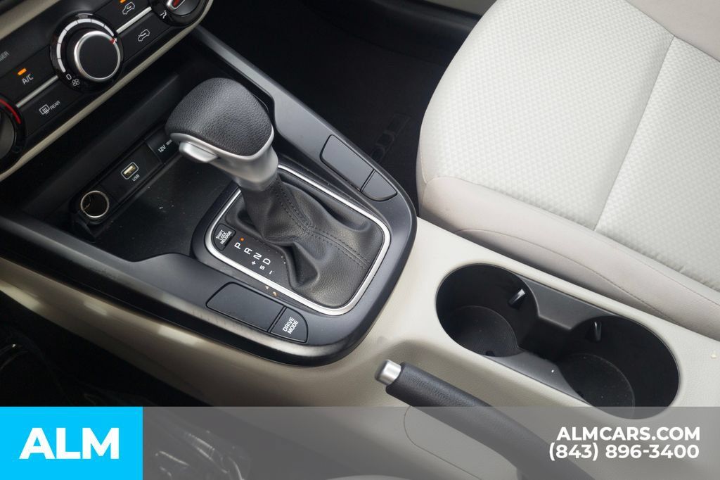 Used 2025 Kia Soul LX w/ LX Technology Package FWD image 24