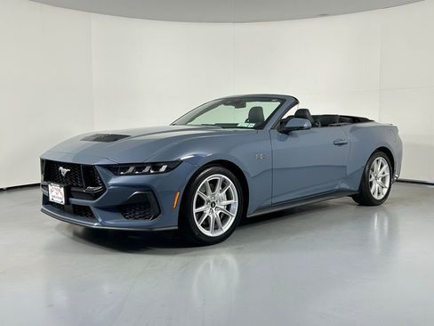 Used 2025 Ford Mustang GT Premium image 2