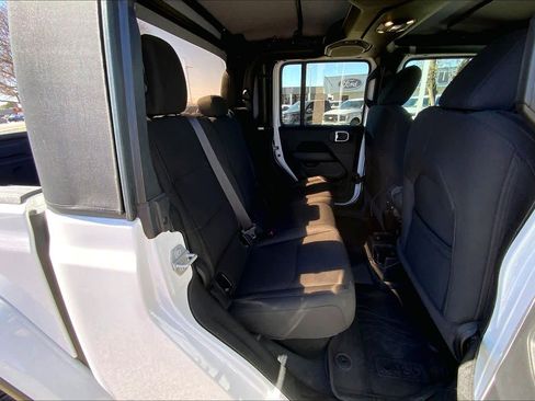 Used 2022 Jeep Gladiator Overland w/ Trailer Tow Package image 20