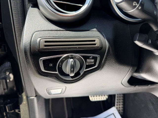 Used 2021 Mercedes-Benz GLC 300 4MATIC Coupe image 19