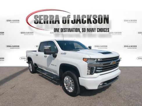 Used 2023 Chevrolet Silverado 2500 High Country AWD/4WD image 2