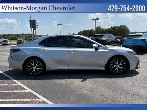 Used 2021 Toyota Camry SE w/ Convenience Package FWD image 4