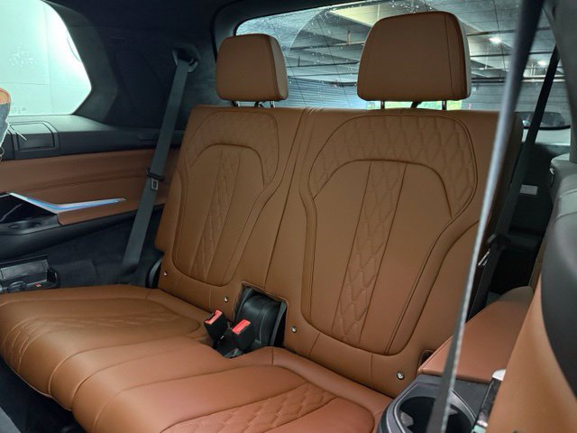 Used 2024 BMW X7 xDrive40i w/ Executive Package AWD/4WD image 19