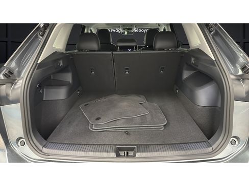 Used 2025 Volkswagen Tiguan SE AWD/4WD image 26