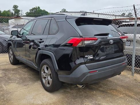 Used 2022 Toyota RAV4 XLE FWD image 6