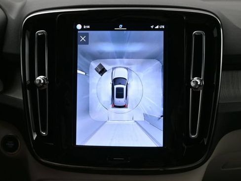 Used 2025 Volvo XC40 B5 Plus AWD/4WD image 20