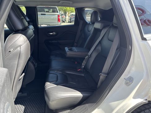 Used 2019 Jeep Cherokee Latitude Plus FWD image 5