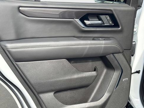 Used 2025 GMC Yukon Elevation RWD image 11