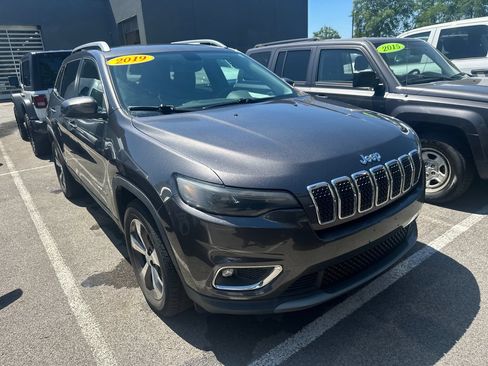 Used 2019 Jeep Cherokee Limited AWD/4WD image 4