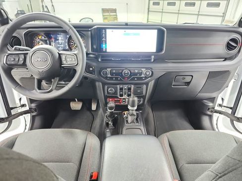 Used 2025 Jeep Wrangler Unlimited Rubicon AWD/4WD image 24