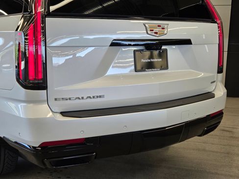 Used 2025 Cadillac Escalade ESV Sport Platinum AWD/4WD image 8