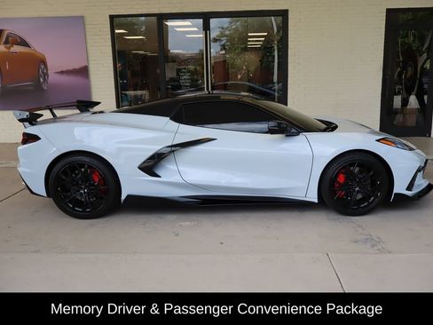 Used 2023 Chevrolet Corvette Stingray Premium Conv w/ Z51 Performance Package RWD image 4