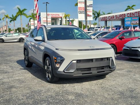 Used 2024 Hyundai Kona SEL FWD image 2